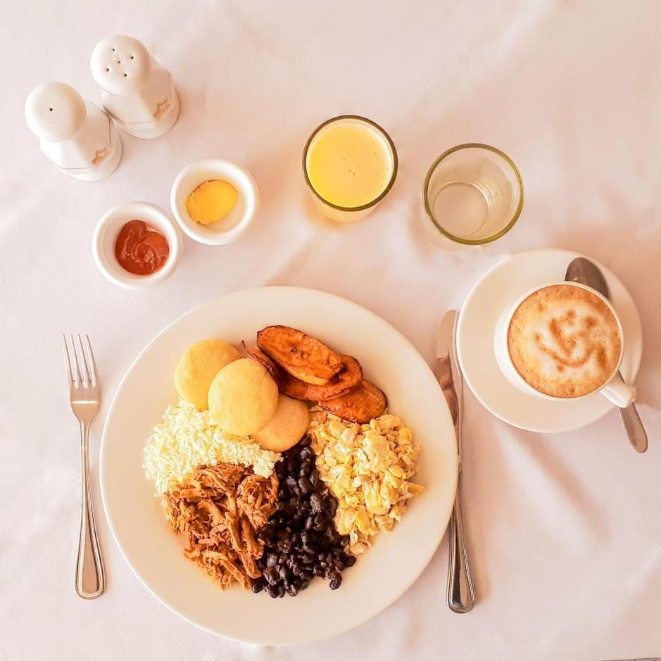 Hotel Cristina Suites Puerto La Cruz 外观 照片